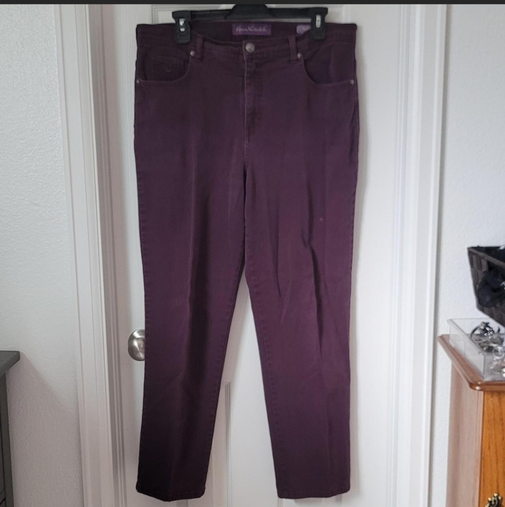 Plum Gloria Vanderbilt Amanda jeans size 14 short. Minor wear in pics.